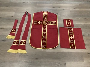 5 PIECE  ROMAN (FIDDLEBACK) VESTMENT SET + RED WITH GOLD EMBROIDERY - Picture 1 of 9