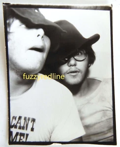 Vintage anni 80 Arcade PHOTOBOOTH Photo Booth GIOVANI UOMINI cappelli FACCE DIVERTENTI occhi pazzi #2 - Foto 1 di 2