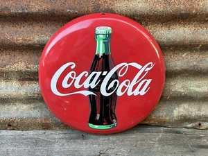 Vintage Coca Cola Metallschild Cola Flasche Knopfschild Soda Pop Getränk 12 Zoll - Bild 1 von 6