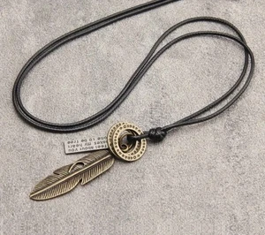 Exquisite Feather-Shaped Alloy Pendant Necklace, Hypoallergenic - Picture 1 of 5