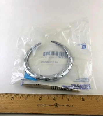 Cadillac 2011-2015 CTS багажник эмблема хромированный венок новый GM деталь 20903640 - Изображение 1 из 2