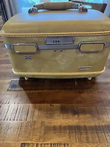 Vintage American Tourister Small Hardshell Suitcase Carry On Luggage Train Bag - Picture 1 of 10