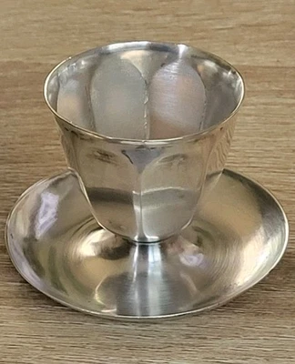 Ancien COQUETIER a Facette Métal Argenté  Poinçon Crabe DM - Photo 1/4