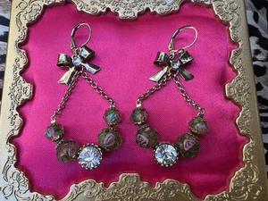 Betsey Johnson Lampwork Pink Rose Bud Rosebud Glitter Glass Beaded Bow Earrings - Picture 1 of 3