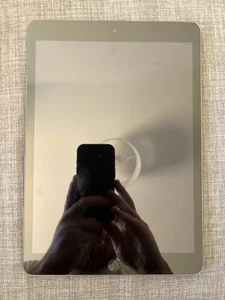 Apple iPad 9th Gen 64GB Wi-Fi - Picture 1 of 2
