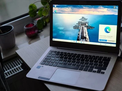 ASUS ZenBook UX305F - 13,3 Zoll IntelCore M-5Y10 8 GB RAM 128 GB SSD Win 10 - Bild 1 von 4