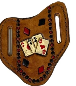 Cuchillo Panqueque funda cuero labrado a mano con naipes - Imagen 1 de 3
