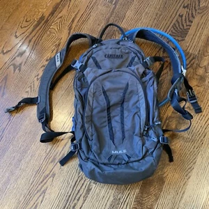 CamelBak M.U.L.E Grey Backpack Bag Hiking Runner Lightweight Fall Bladder - Picture 1 of 12