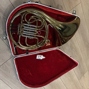 Vintage BUESCHER Aristokrat Messing Waldhorn mit Etui - Bild 1 von 15