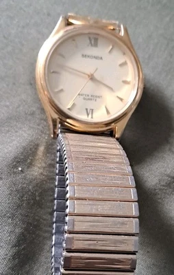 Vintage Sekonda Watch Water Resist new battery fitted metal expandable strap - Image 1 of 4