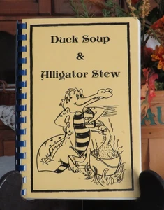 Duck Soup & Alligator Stew Junior Service Club Illinois Cookbook Vtg 1st Ed 1974 - Bild 1 von 12