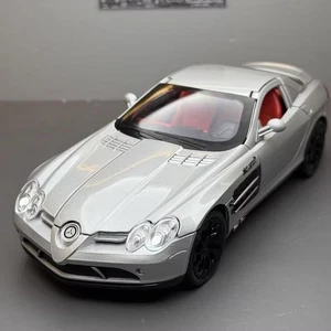 Coche deportivo Mercedes-Benz SLR modelo de aleación plateado 1/24 - Imagen 1 de 8