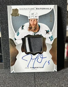 Parche automático Joe Thornton SI-TH 2016-17 Upper Deck The Cup Signature Materials/99 - Imagen 1 de 3