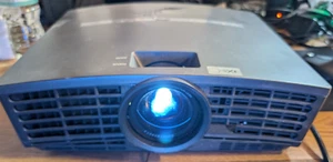 Proyector de video HD Mitsubishi XD460U DLP con lámpara y cable de repuesto nuevos - Imagen 1 de 5