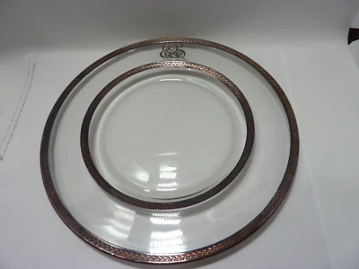 DE COLECCIÓN Estampado Borde Esterlina y Placa Redonda de Vidrio Transparente con Monograma Foto 1 de 4