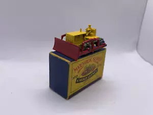 MATCHBOX LESNEY 1-75 18-A CATERPILLAR BULLDOZER - VNM ORIGINAL TREADS & B1 BOX - Picture 1 of 2
