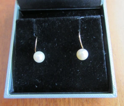 Beautiful 9ct Gold Pearl Screw Back Earrings, New in box - perfect gift! - Image 1 of 4