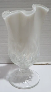 Vintage Fenton Glass Lily of The Valley Handkerchief Vase White Opalescent 6" - Picture 1 of 5