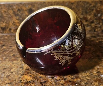 Cenicero Viking Orb / Tazón de baratija vidrio rojo rubí plata esterlina años 50 RARO Foto 1 de 4