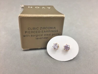 Aretes perforados Avon lavanda púrpura circonita cúbica poste de acero quirúrgico caja de 5 mm 1996 Foto 1 de 4