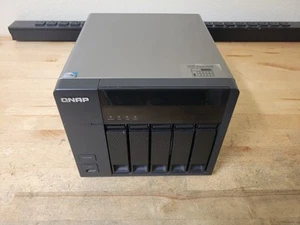 QNAP TS-569L 5-Bay NAS Enclosure (No Disks) READ DESCRIPTION - Picture 1 of 5