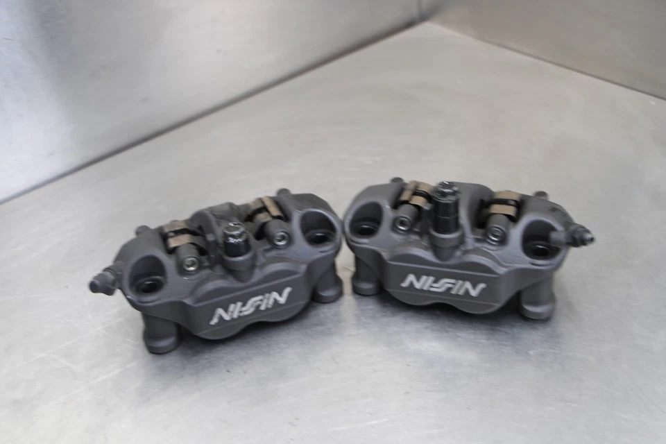 13-18 KAWASAKI NINJA ZX6R RIGHT LEFT FRONT BRAKE CALIPER SET PAIR CALIPERS Foto 1 de 4