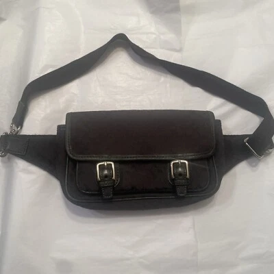 Bolsa de cintura COACH Voyager Signature preta aba frontal bolsa de cintura cintura máxima 41"" - Imagem 1 de 4