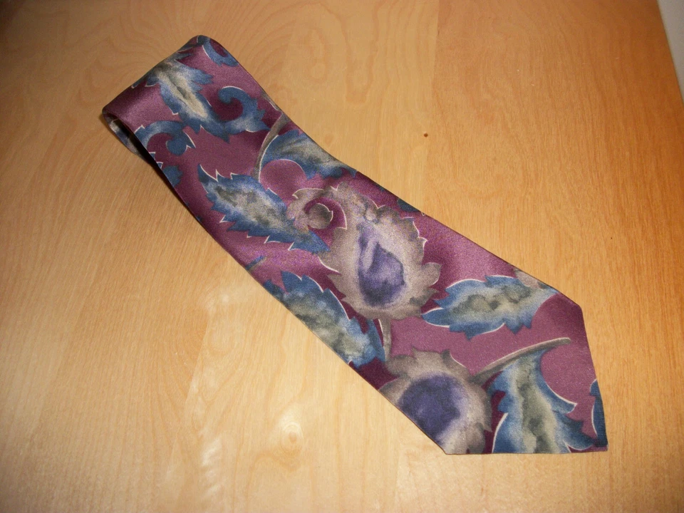 Bill Blass Purple, Blue Leaves Men's Silk Neck Tie 56.5" Long x 3.75" Wide D067 - Image 1 of 4