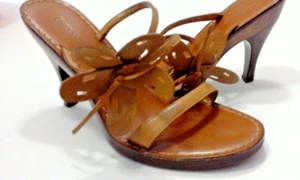 ENZO ANGIOLINI WOMEN’S HEELED FLOWER LEATHER SHOES SZ 8 - Picture 1 of 9