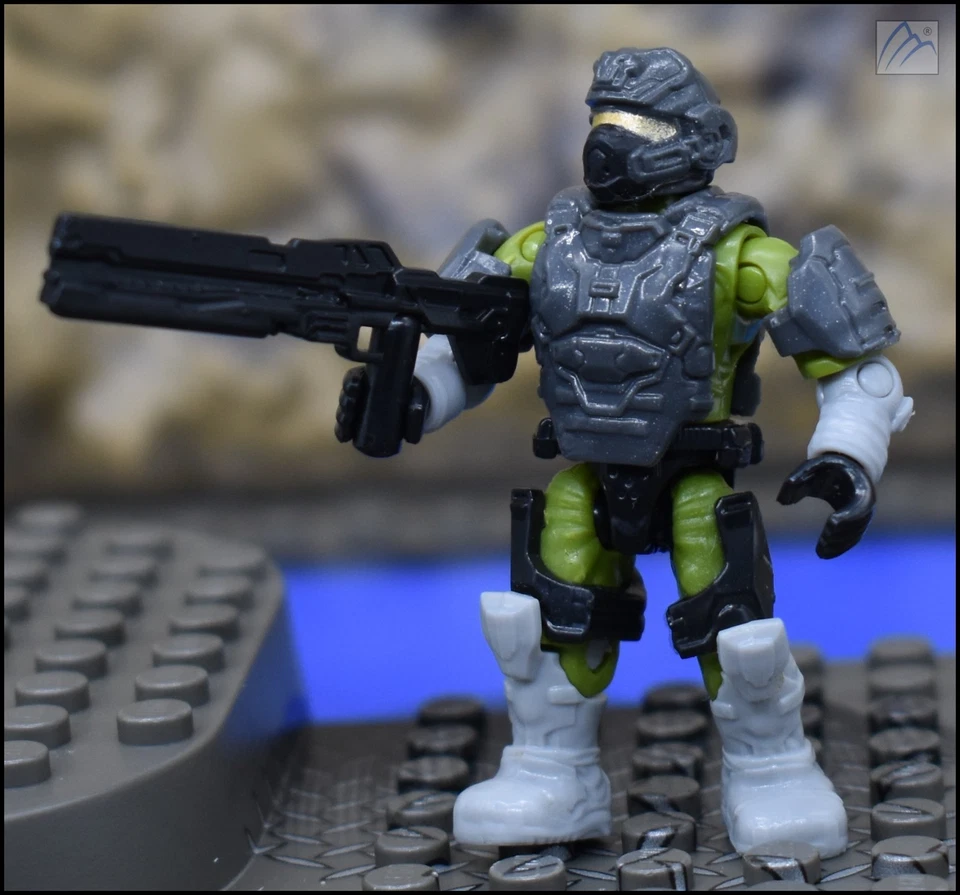 HALO MEGA BLOKS CONSTRUX DARK GRAY/GREEN UNSC MARINE MINI FIGURE FDY41 - Image 1 of 4