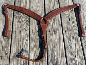 US made contoured Western breast collar with barb wire tooling - Picture 1 of 2