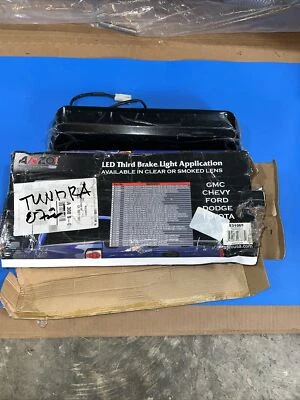 Anzo 531069 Lente Roja/Humo Estilo G2 LED Tercera Luz de Freno Toyota Tundra 07-2021 Foto 1 de 4