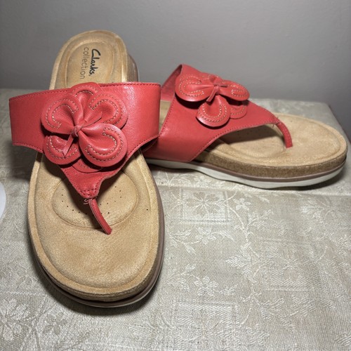 Sandali Clarks taglia 8 fiore corallo morbido cuscino perizoma piatto comode scarpe estive