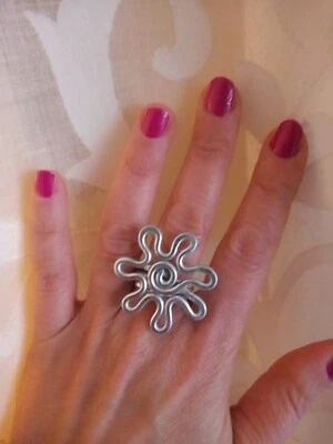 Anello da donna fiore colore Argento regolabile in alluminio gioielli  wire  - Immagine 1 di 4