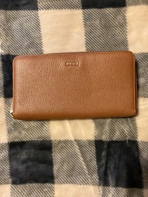 Cartera DKNY Donna Karan beige con cremallera alrededor Foto 1 de 4