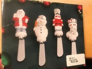 NUEVO Pfaltzgraff Winterberry Navidad Esparcidores Set 4 Muñeco de Nieve Cascanueces Papá Noel - Imagen 1 de 11
