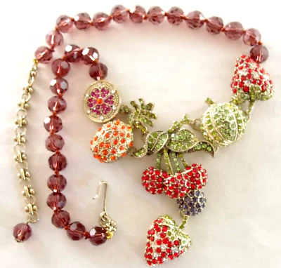COLLAR COLGANTE NUEVO SIN ETIQUETAS ESTILO DISEÑADOR CRISTAL ESTRÁS FRUTA COMPOTA FRESA Foto 1 de 4