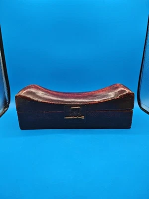 Caja de almohada china antigua de madera primitiva caja de almacenamiento lacada con pestillo de latón Foto 1 de 4