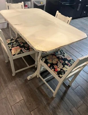Kitchen table and 4 chairs.  - Image 1 of 3