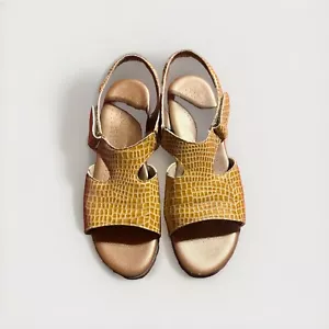 SAS Women’s Size 11 W Tan Croc Embossed Tripod Comfort Sandals Adjustable - Picture 1 of 9