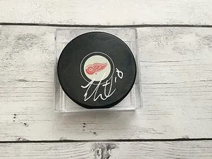 Disco de Hockey Joakim Andersson firmado por Detroit Red Wings autografiado NHL b - Imagen 1 de 1