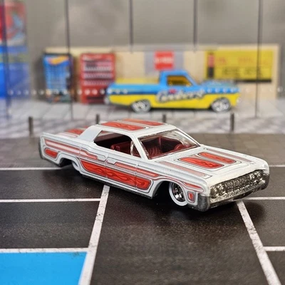 Lincoln Continental Chase 1964 blanco pilotos reales Hot Wheels Wayne's Garage 64 Foto 1 de 4