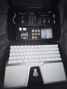 Lightly Used Dygma Raise 2 White Wireless Split Keyboard w/ Tenting & Underglow - Afbeelding 1 van 5