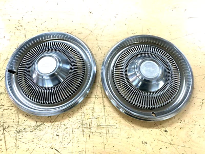 Juego de 2 tapacubos de rueda OEM Chevrolet Impala Malibu Chevelle Nova 1970-1974 Foto 1 de 4