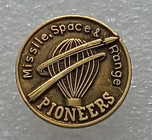 USAF Miissile Space Range Pioneers Squadron Pin - Picture 1 of 2