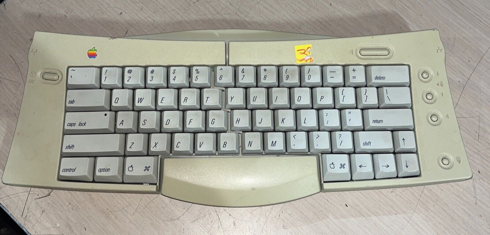 VINTAGE APPLE M1242 ADJUSTABLE KEYBOARD. Available Now for $83.97