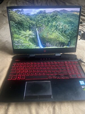 Portátil para juegos HP - OMEN 15,6" - Intel Core i7 - 16 GB de memoria - NVIDIA GeForce GTX 1060 Foto 1 de 4