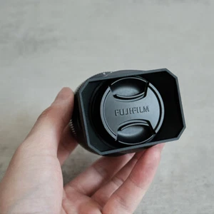 Copriobiettivo rettangolare per Fujifilm 23 mm XF23 35 mm XF35 F2 HA - Foto 1 di 12