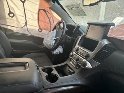 Used Front Left Door Interior Trim Panel fits: 2018 Chevrolet Suburban 1500  Gra Foto 1 de 4