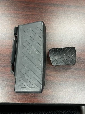 2015-2021 VOLKSWAGEN GOLF MK7 BRAKE PEDAL COVER & FOOT REST COVER OEM- VW - Image 1 of 3